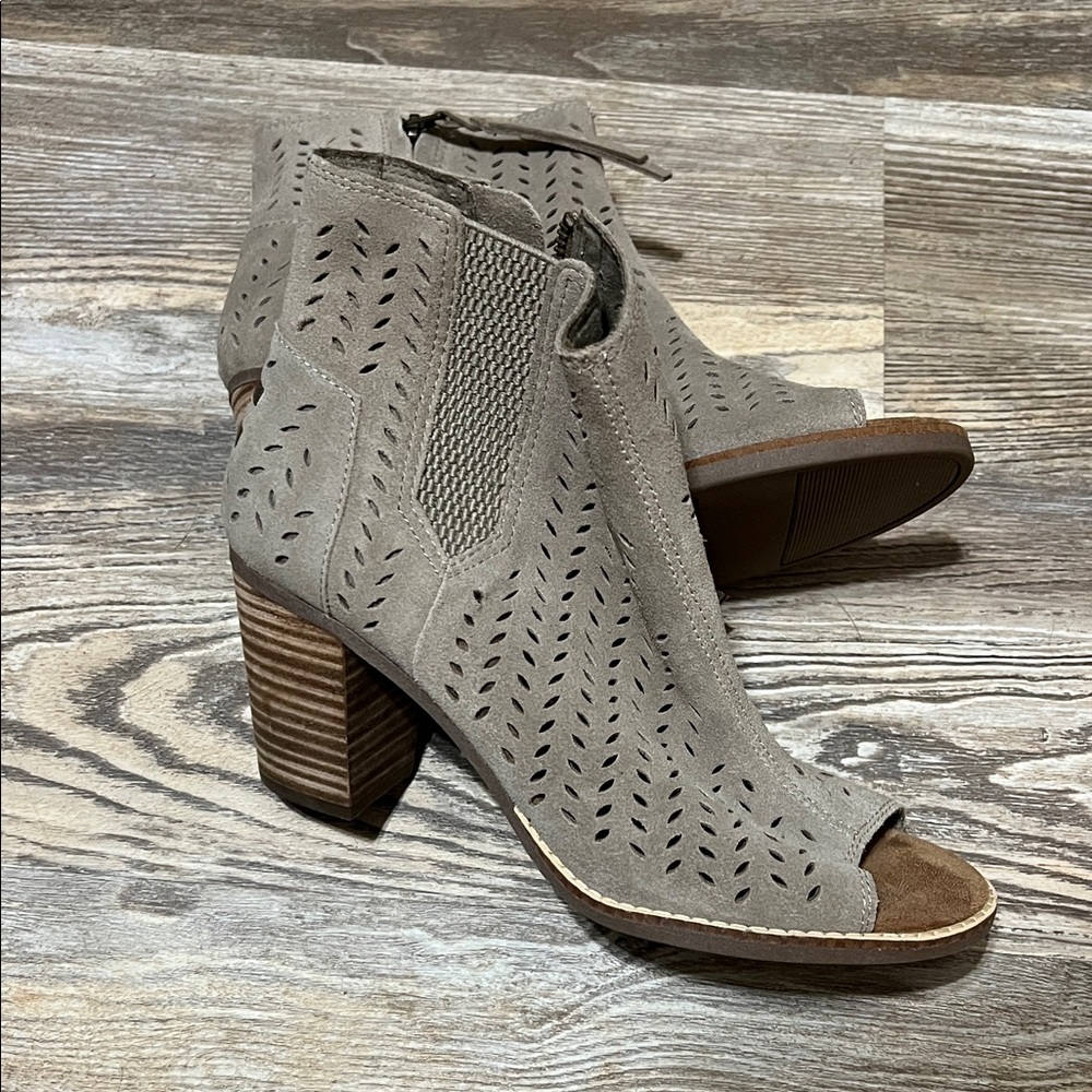 TOMS Women's Perforated Taupe Ankle Booties WEEKEND SALE 🤩